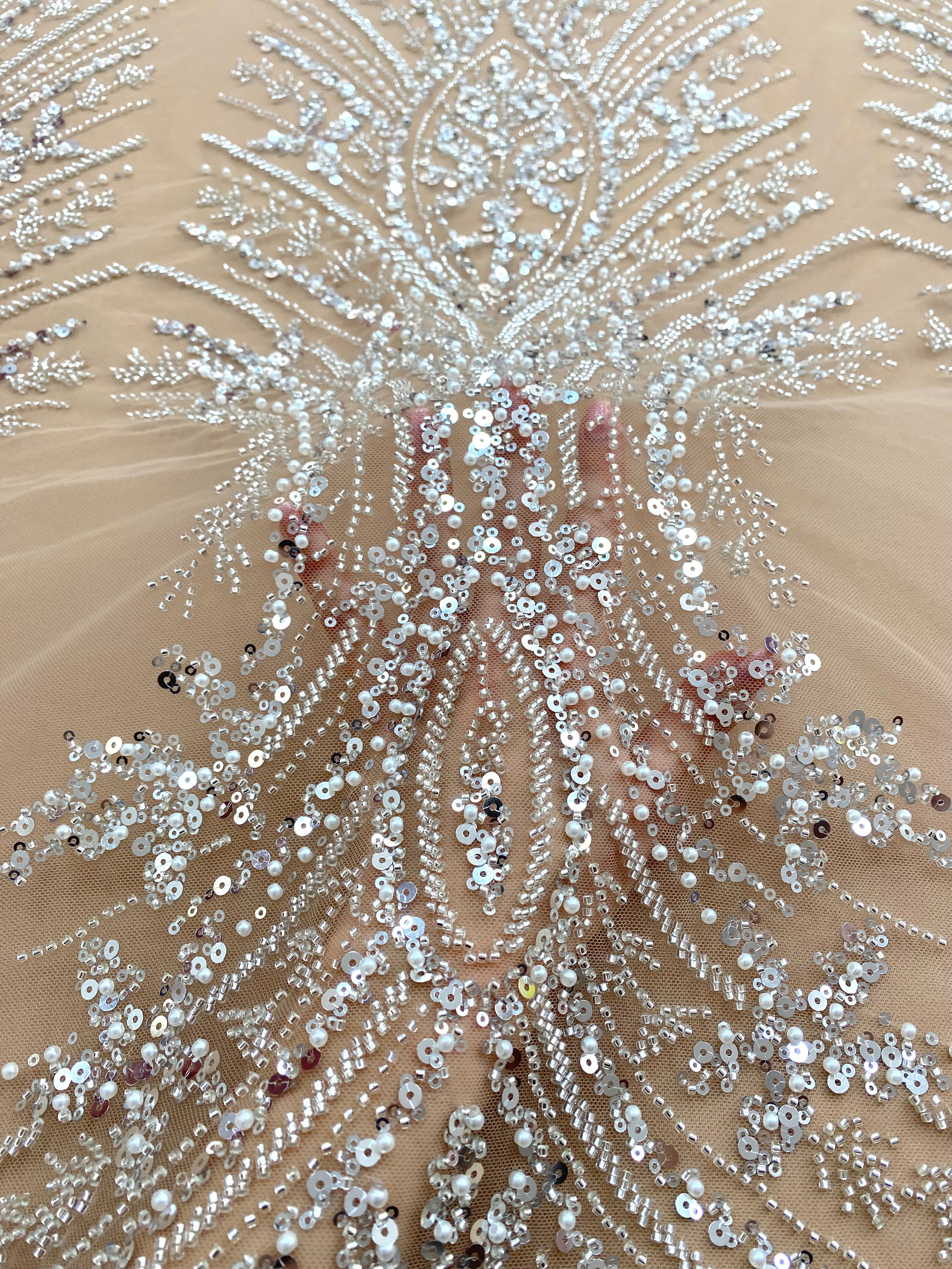 Dantela Couture Argintie cu Tulle Nude cu Panou, cu Perle, Margele si Paiete