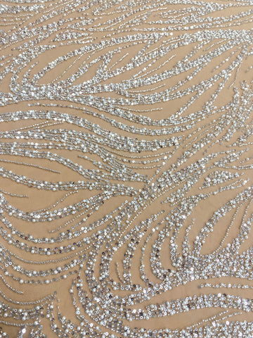 Dantela Couture Argintie pe Tulle Nude cu Model Geometric, cu Perle, Margele si Paiete