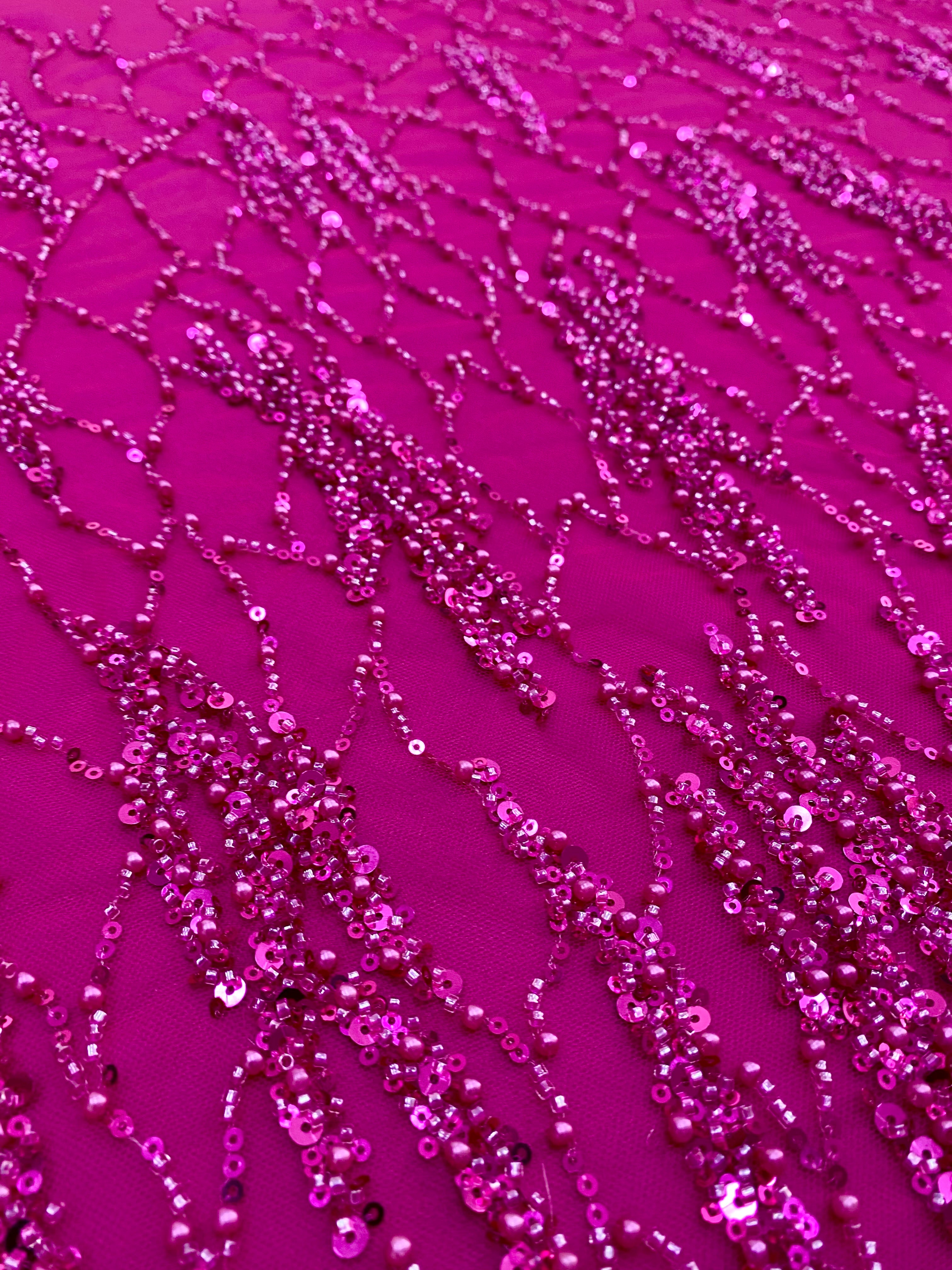 Dantela Couture Fucsia cu Siraguri cu Perle, Margele si Paiete