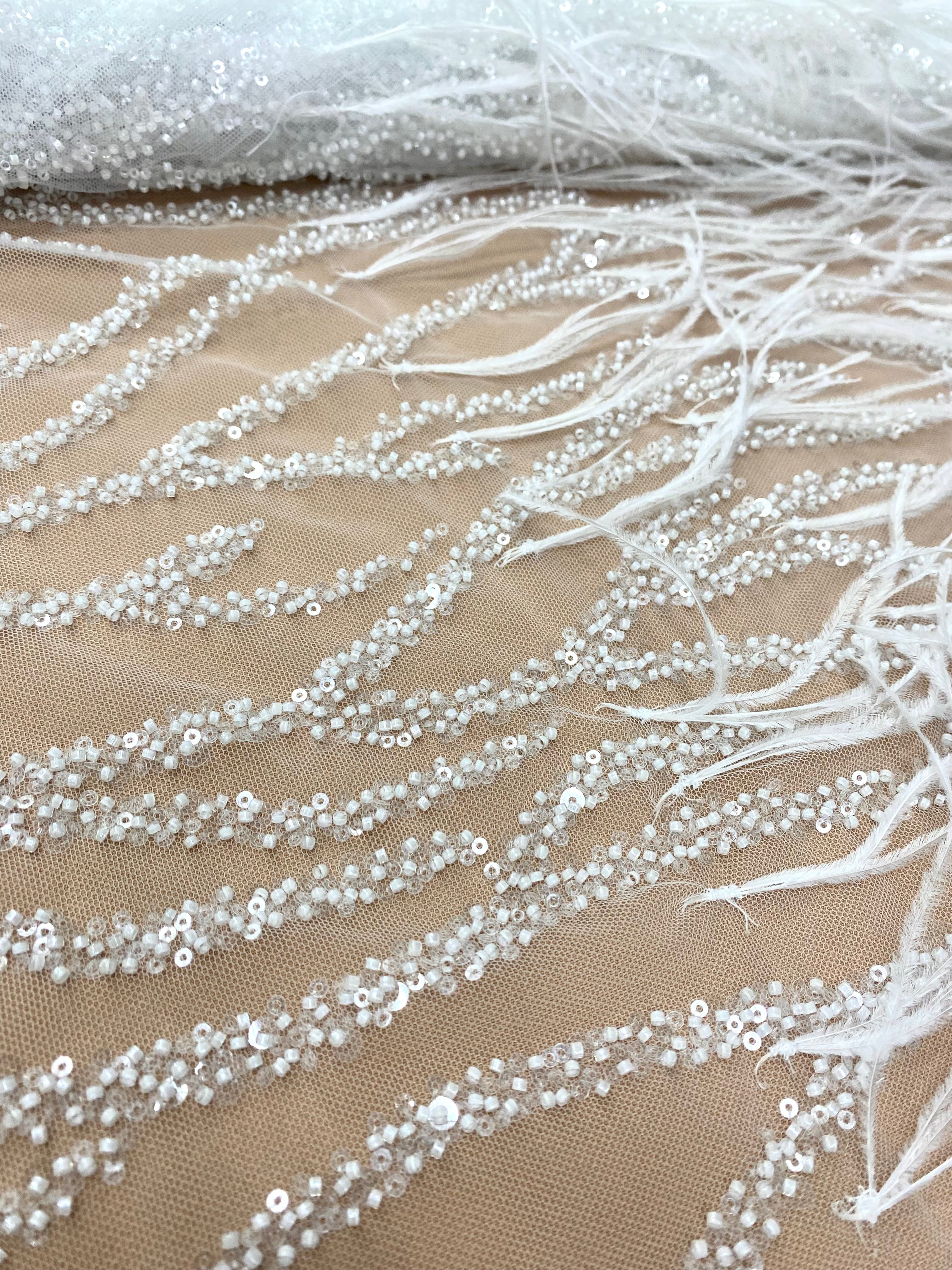 Dantela Couture Ivory cu Pene de Strut, cu Siraguri, cu Margele si Paiete