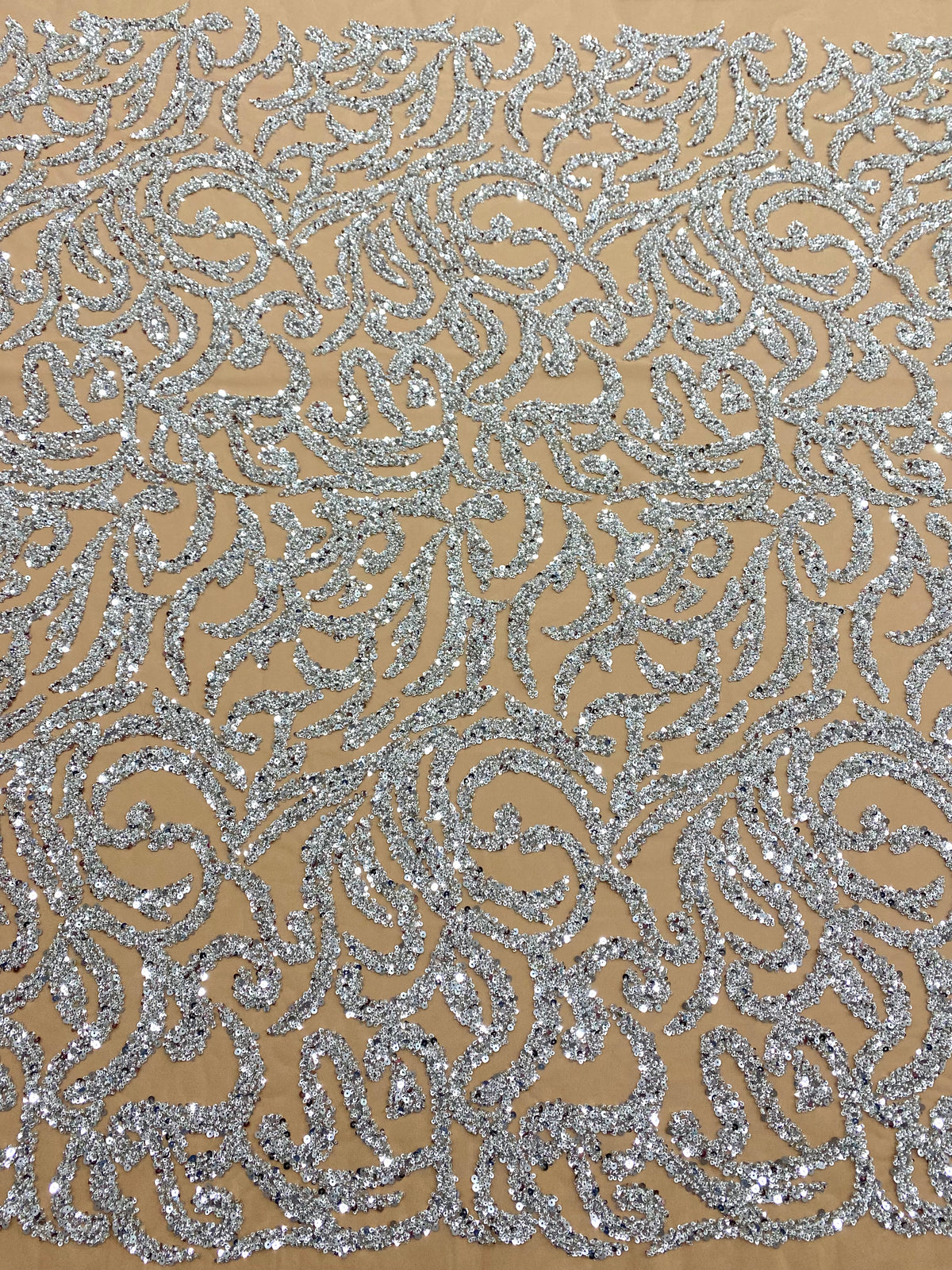 Dantela Couture Argintie pe Tulle Nude cu Margele si Paiete