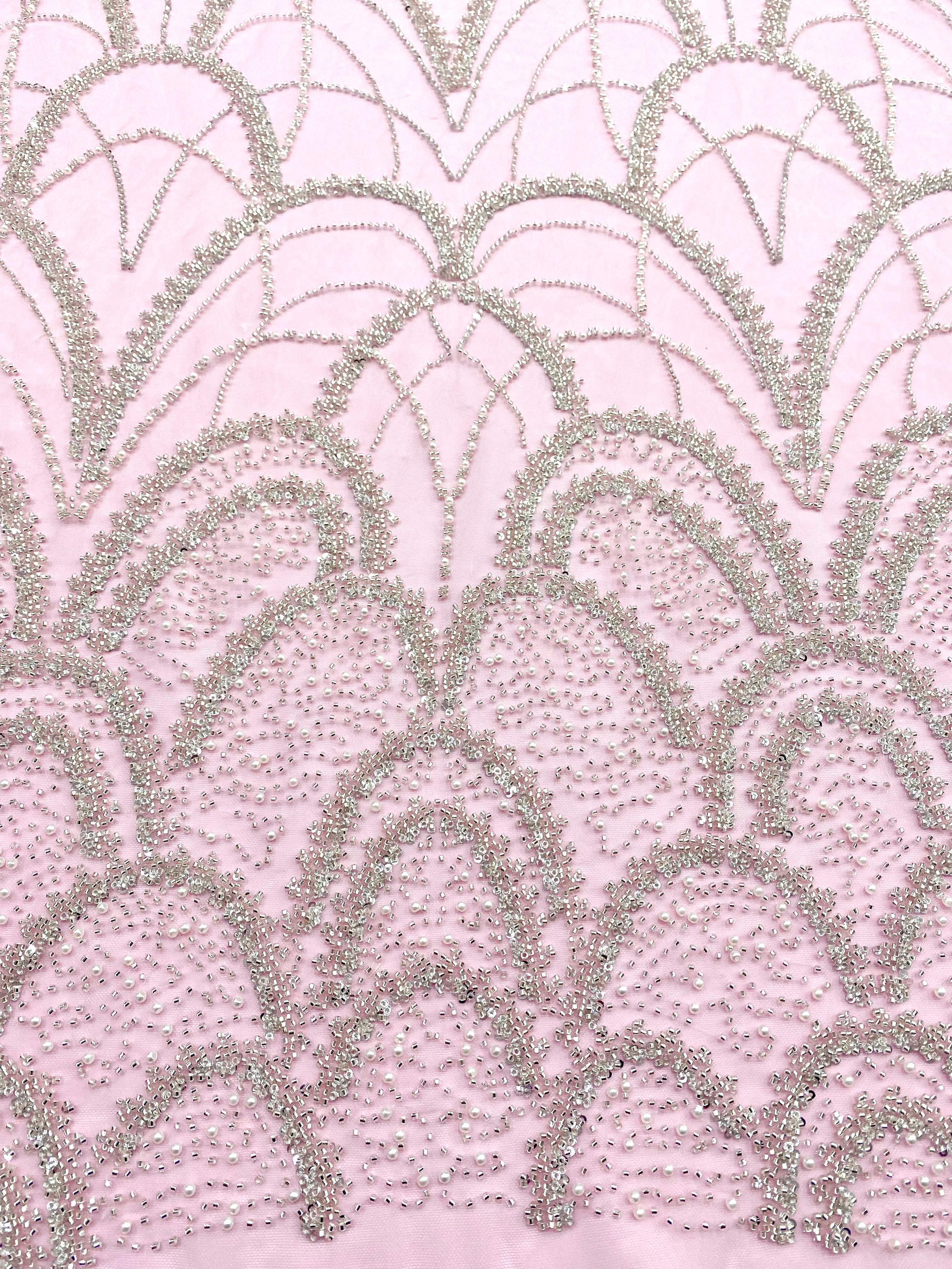 Dantela Couture Argintie pe Tulle Roz cu Model Geometric, cu Perle, Margele si Paiete
