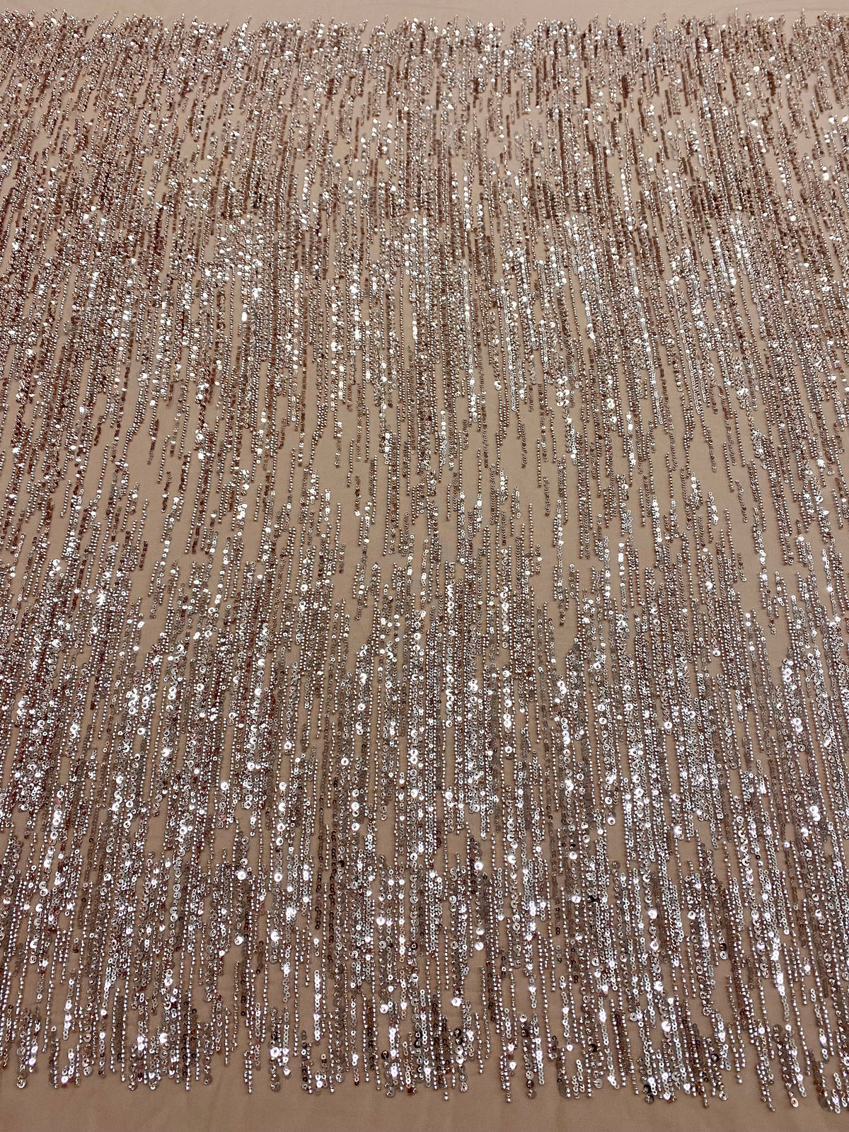 Dantela Couture Arany Rose lineáris mintával, gyöngyökkel és flitterekkel