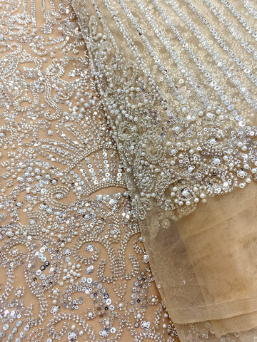 Dantela Couture Argintie pe Tulle Nude cu Model Geometric, cu Perle, Margele si Paiete