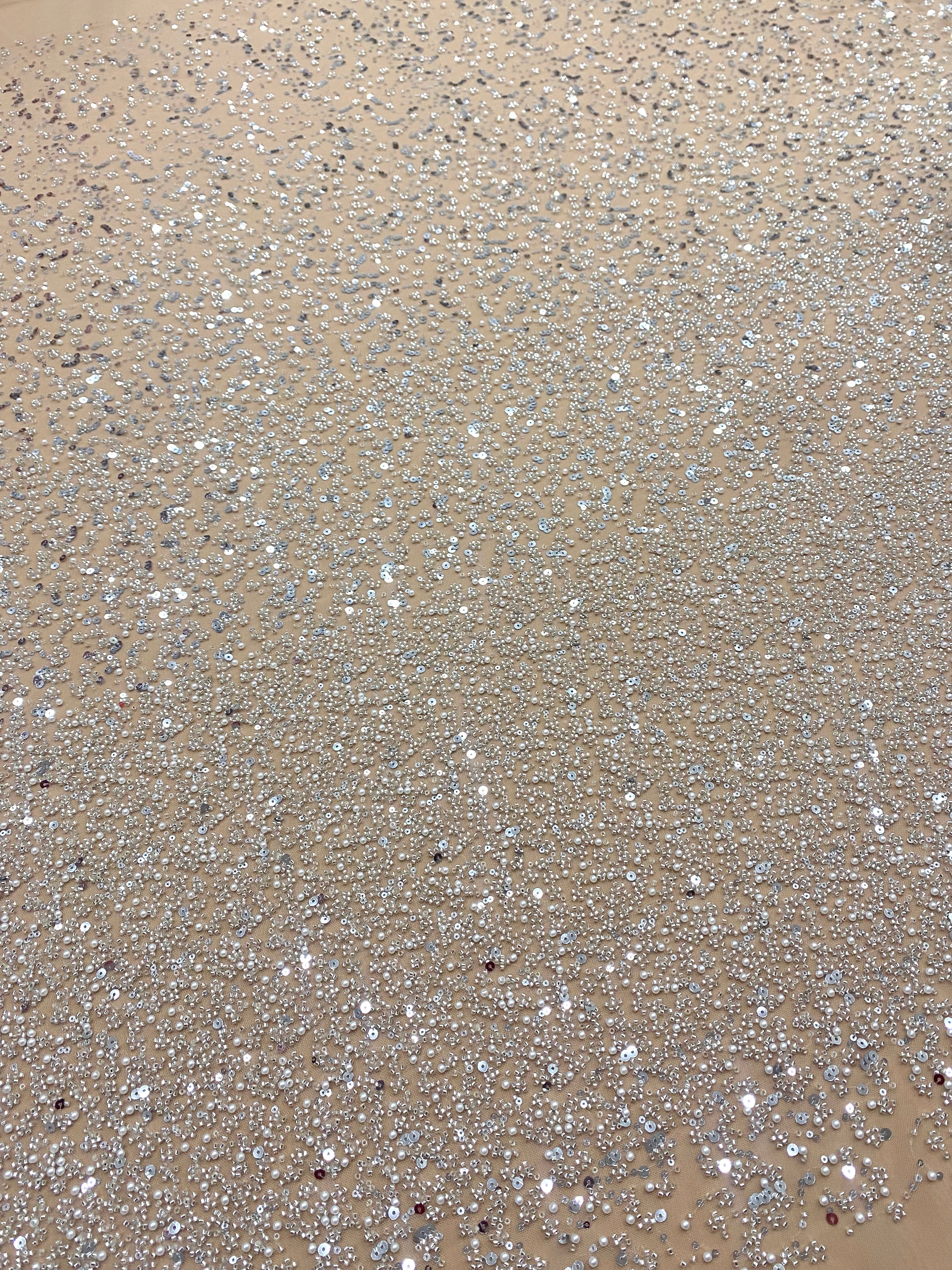 Dantela Couture Argintie pe Tulle Nude in Degrade, cu Perle, Margele si Paiete