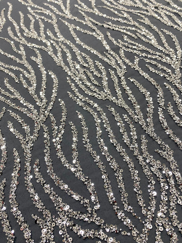 Dantela Couture Argintie pe Tulle Antracit cu Siraguri, cu Margele si Paiete