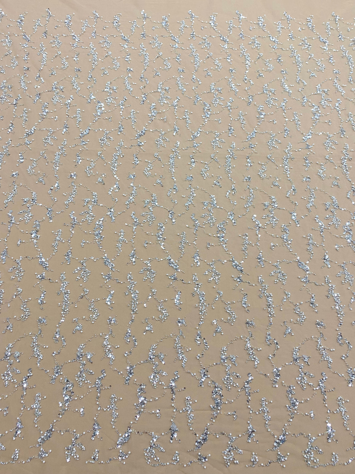 Dantela Couture Argintie pe Tulle Nude, cu Perle, Margele si Paiete