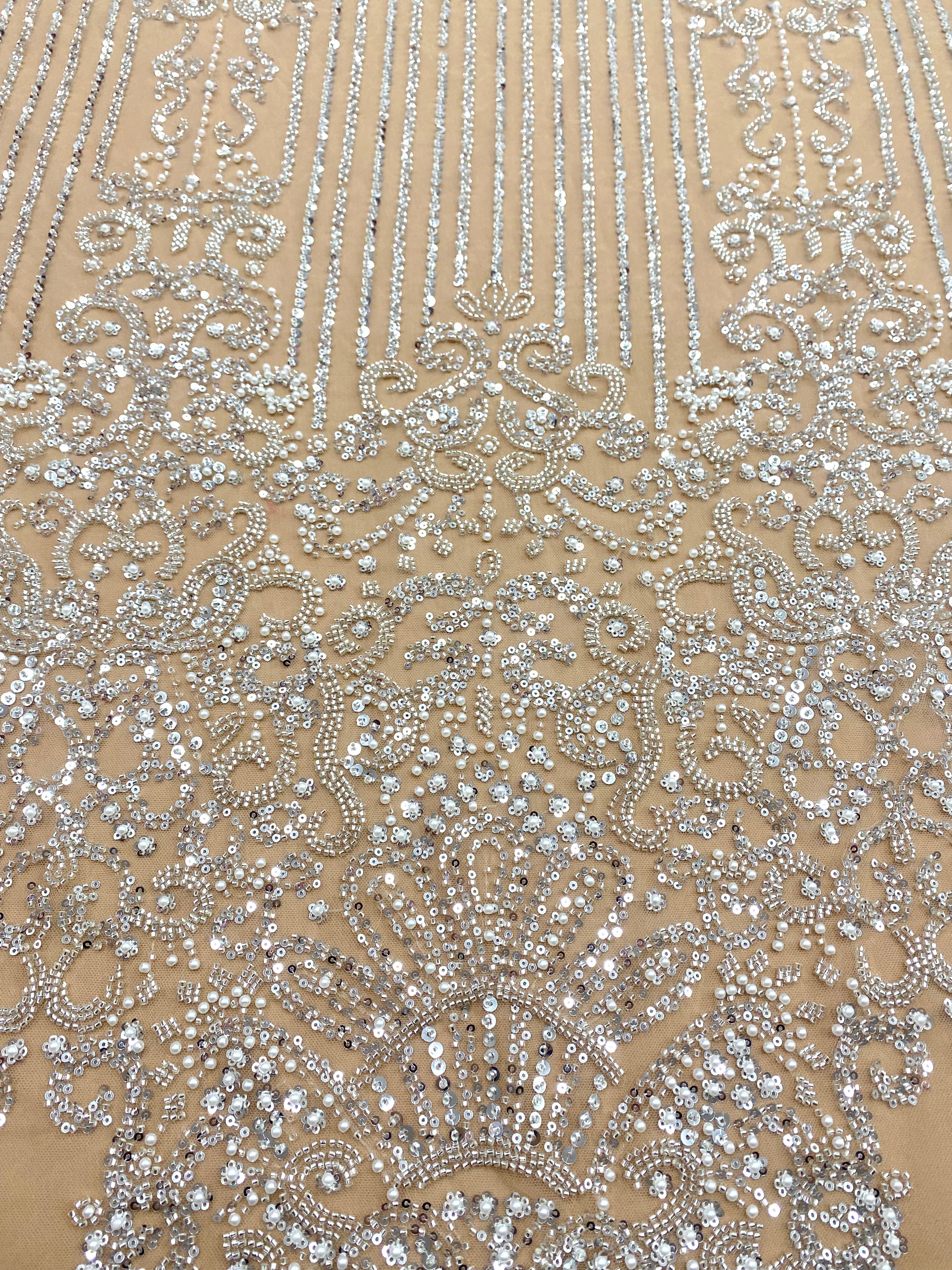 Dantela Couture Argintie pe Tulle Nude cu Model Geometric, cu Perle, Margele si Paiete