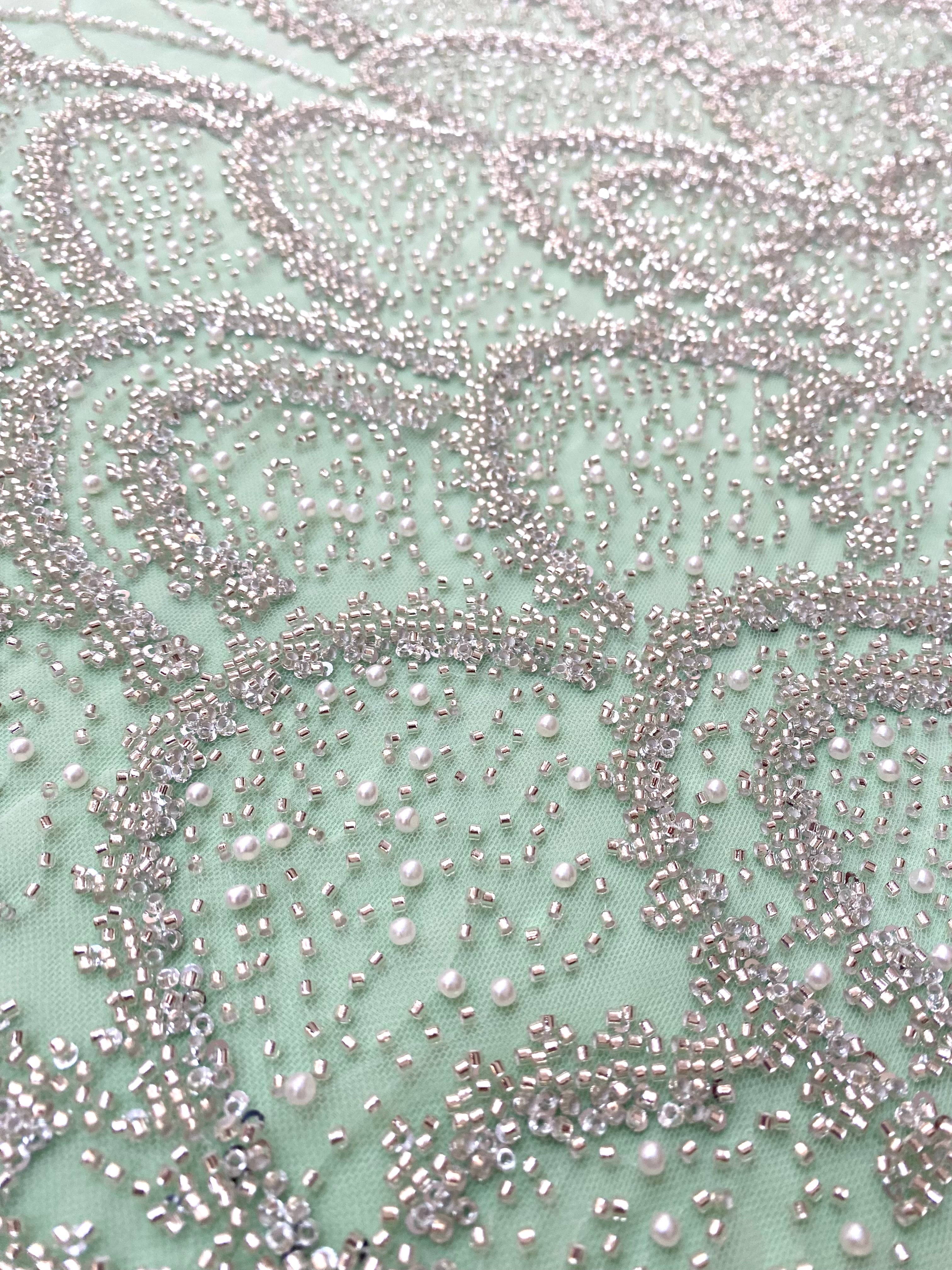 Dantela Couture Argintie pe Tulle Verde Menta cu Model Geometric, cu Perle, Margele si Paiete