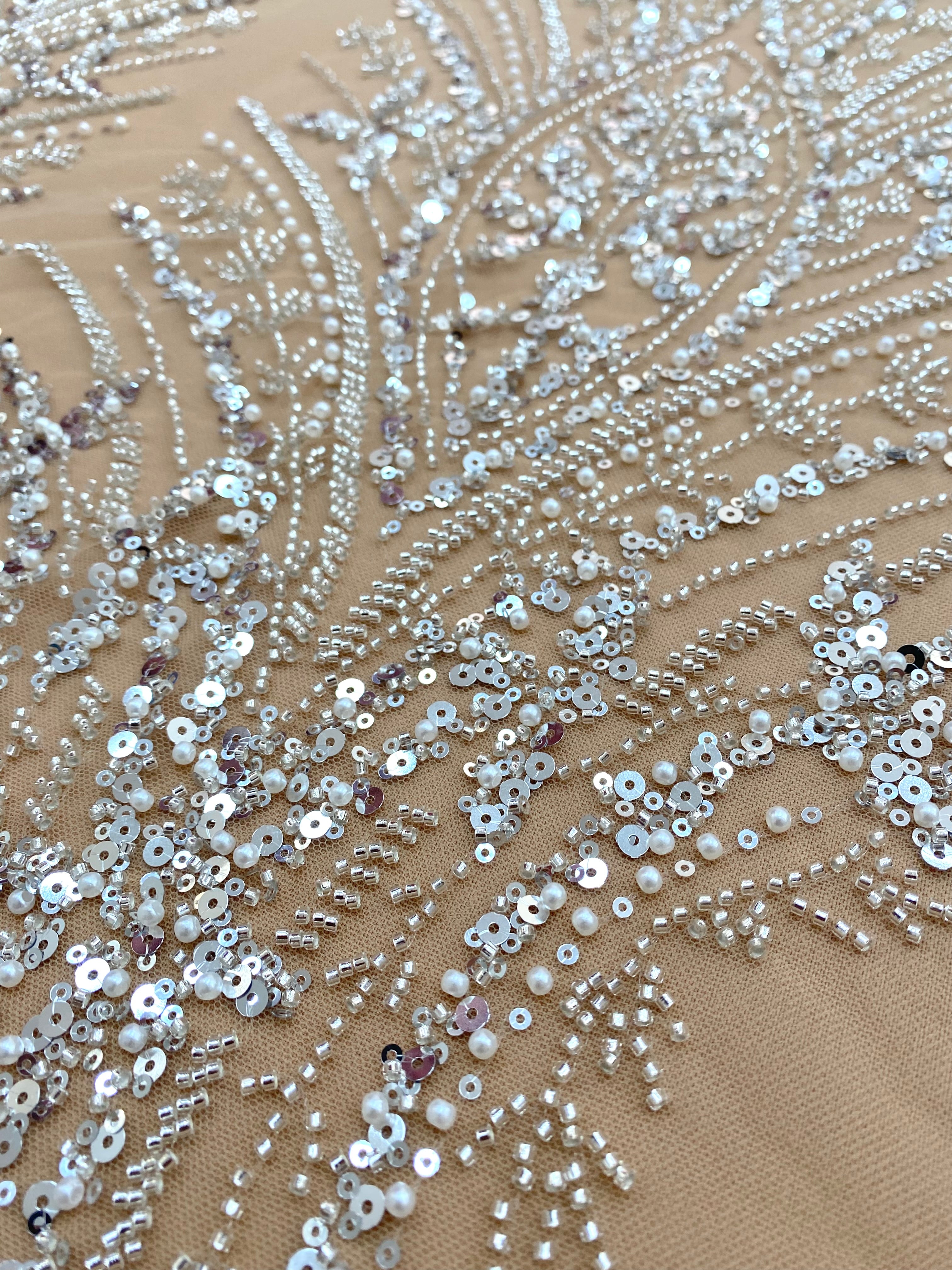 Dantela Couture Argintie cu Tulle Nude cu Panou, cu Perle, Margele si Paiete