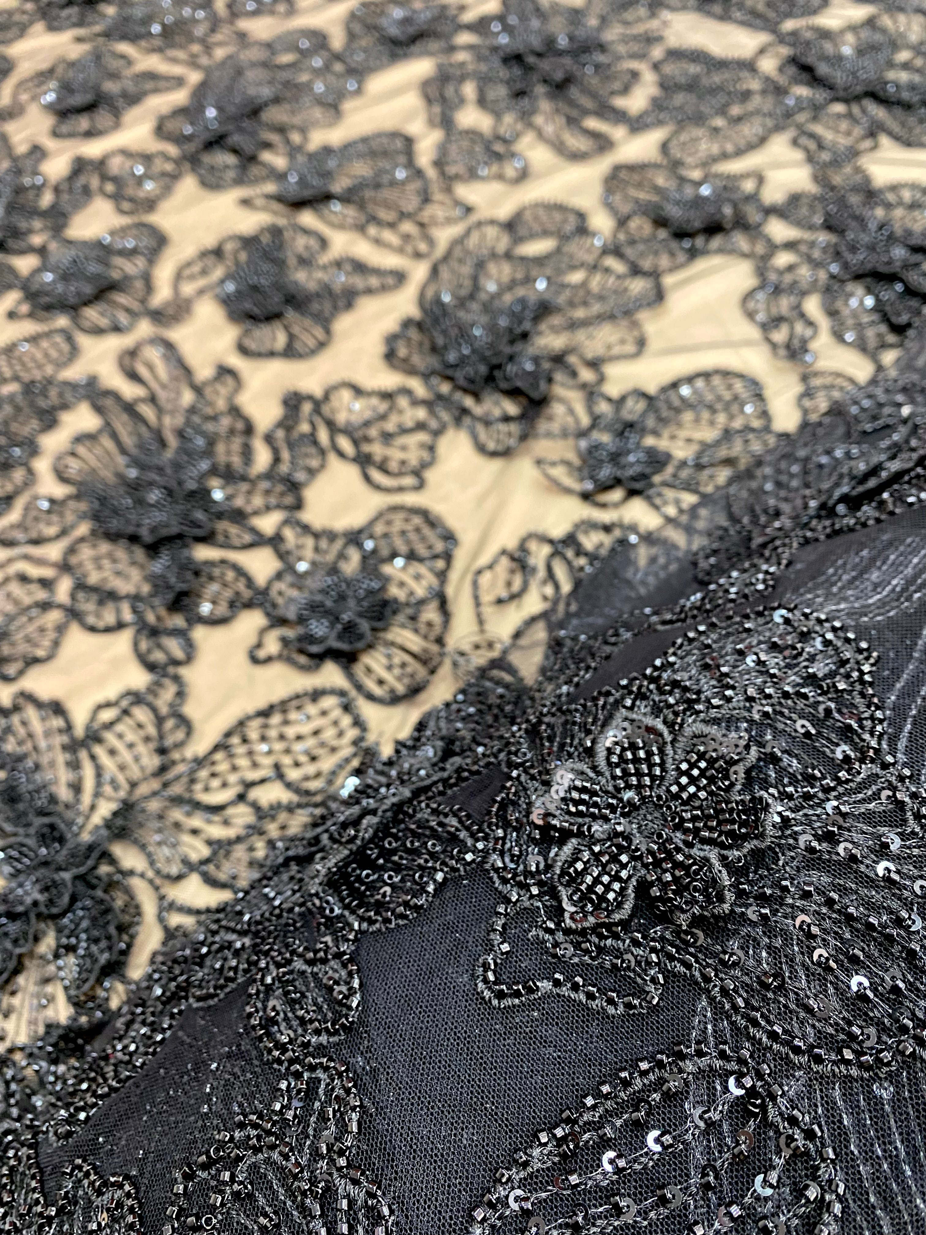 Dantela Couture 3D cu Flori Neagra cu Margele si Paiete