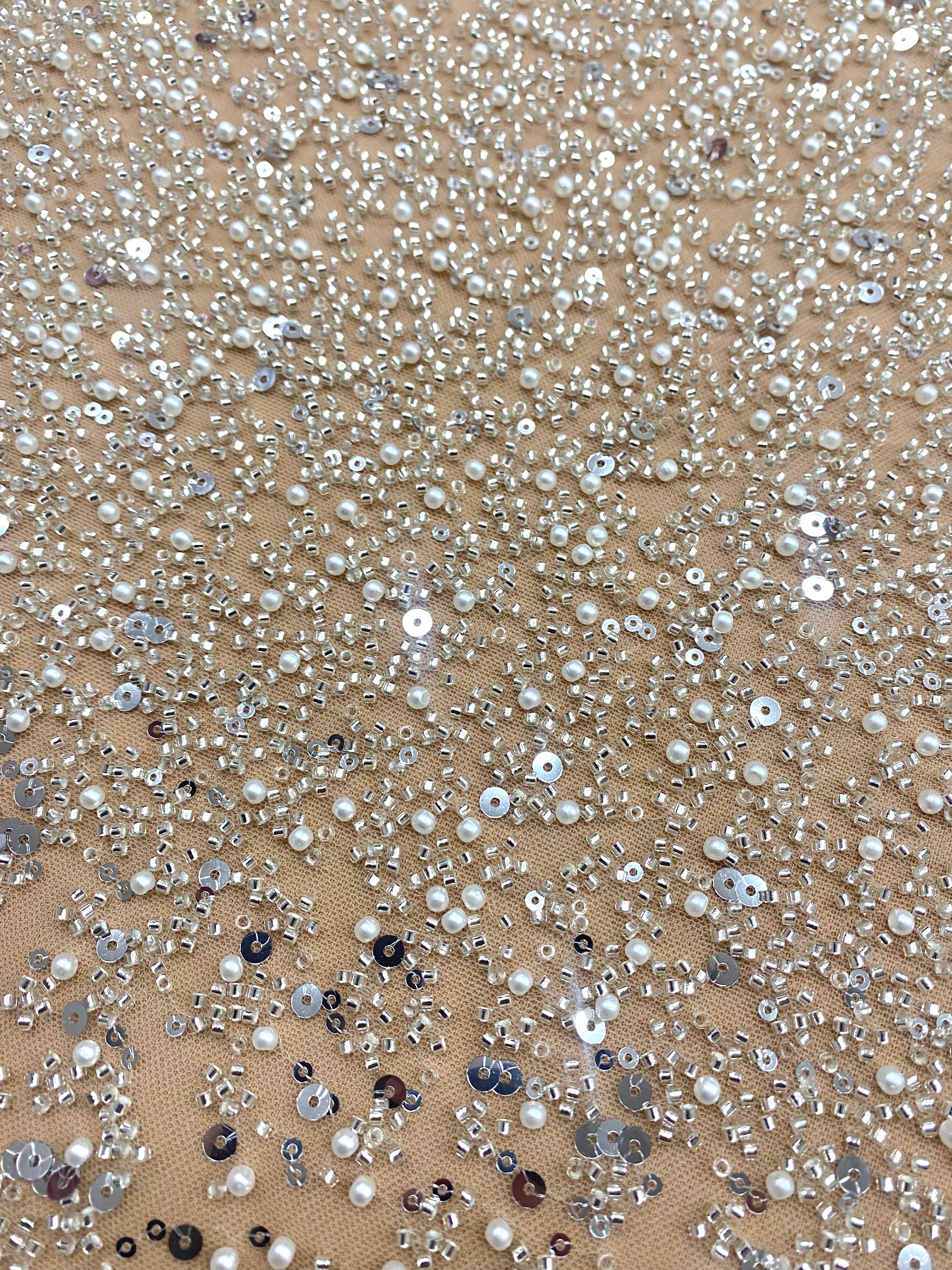 Dantela Couture Argintie pe Tulle Nude in Degrade, cu Perle, Margele si Paiete