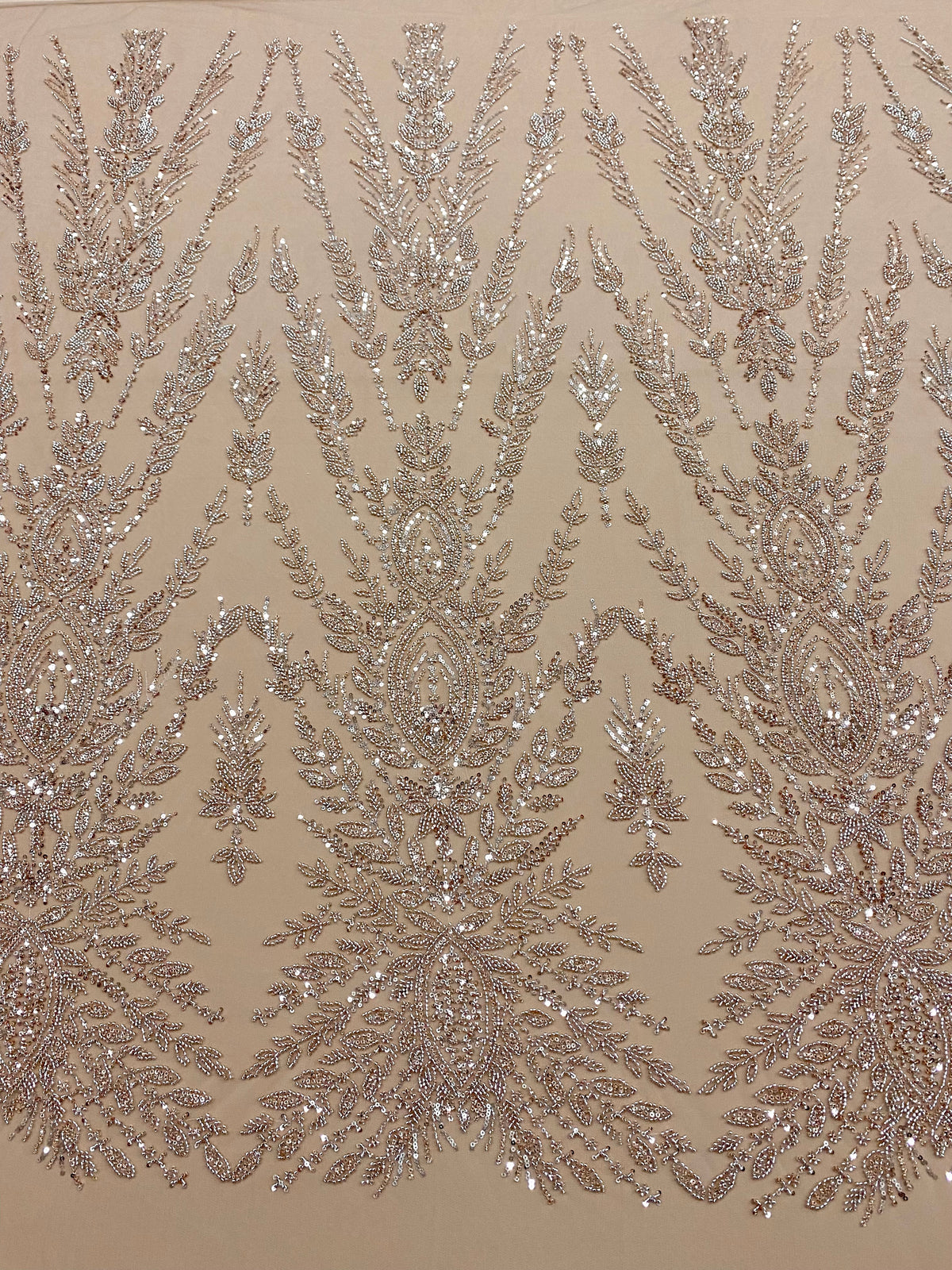 Dantela Couture Arany Rose Szimmetrikus Mintával, Gyöngyökkel és Flitterekkel