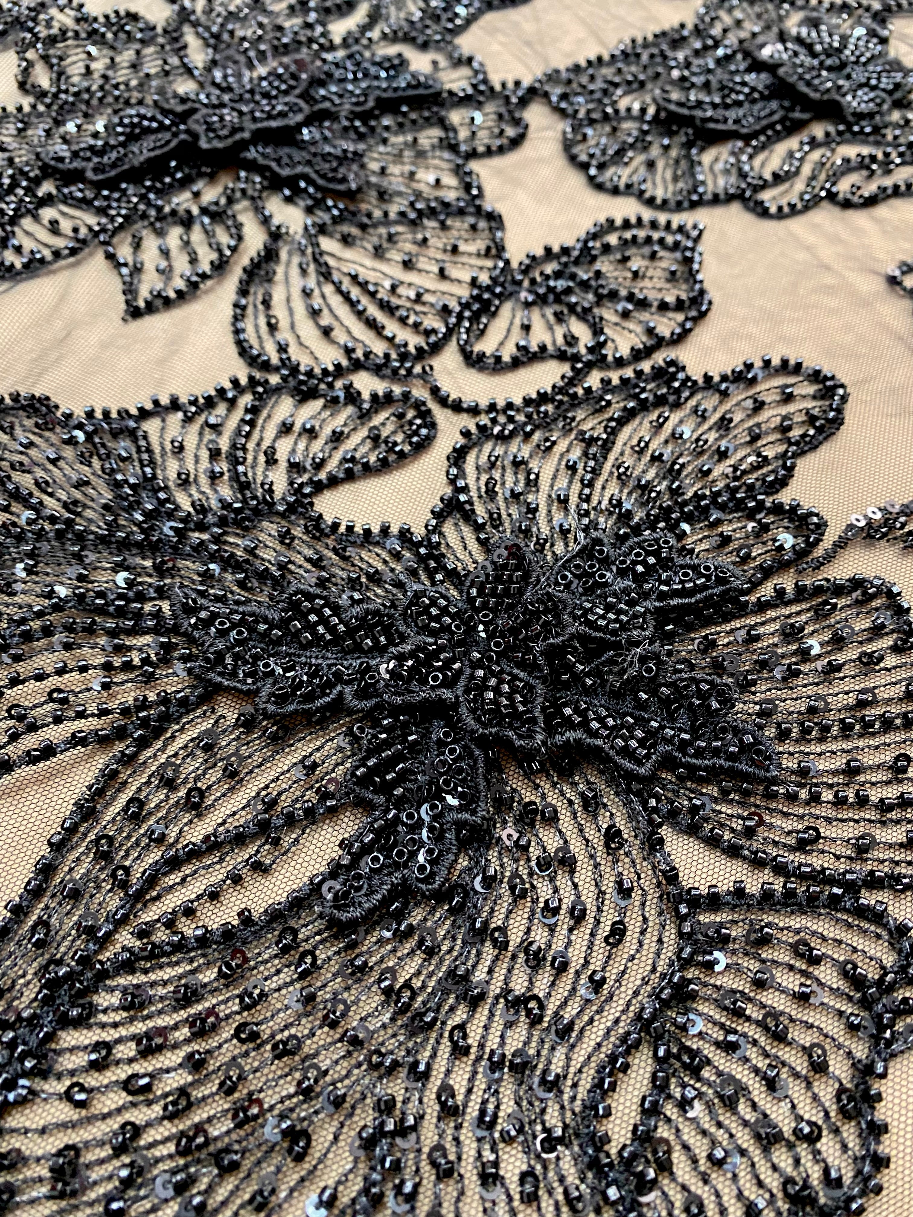 Dantela Couture 3D cu Flori Neagra cu Margele si Paiete