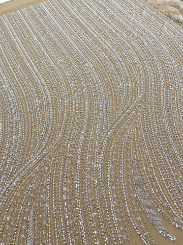 Dantela Couture Argintie pe Tulle Nude cu Model Liniar, cu Perle, Margele si Paiete