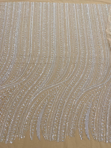 Dantela Couture Argintie pe Tulle Nude cu Model Liniar, cu Perle, Margele si Paiete