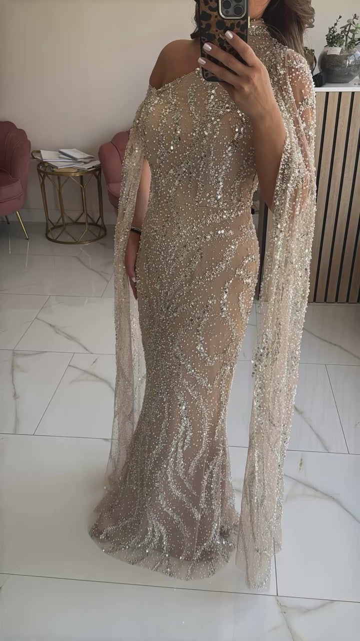 Csipke Couture ezüst tüll nude alapon gyöngyökkel, gyöngyökkel és flitterekkel