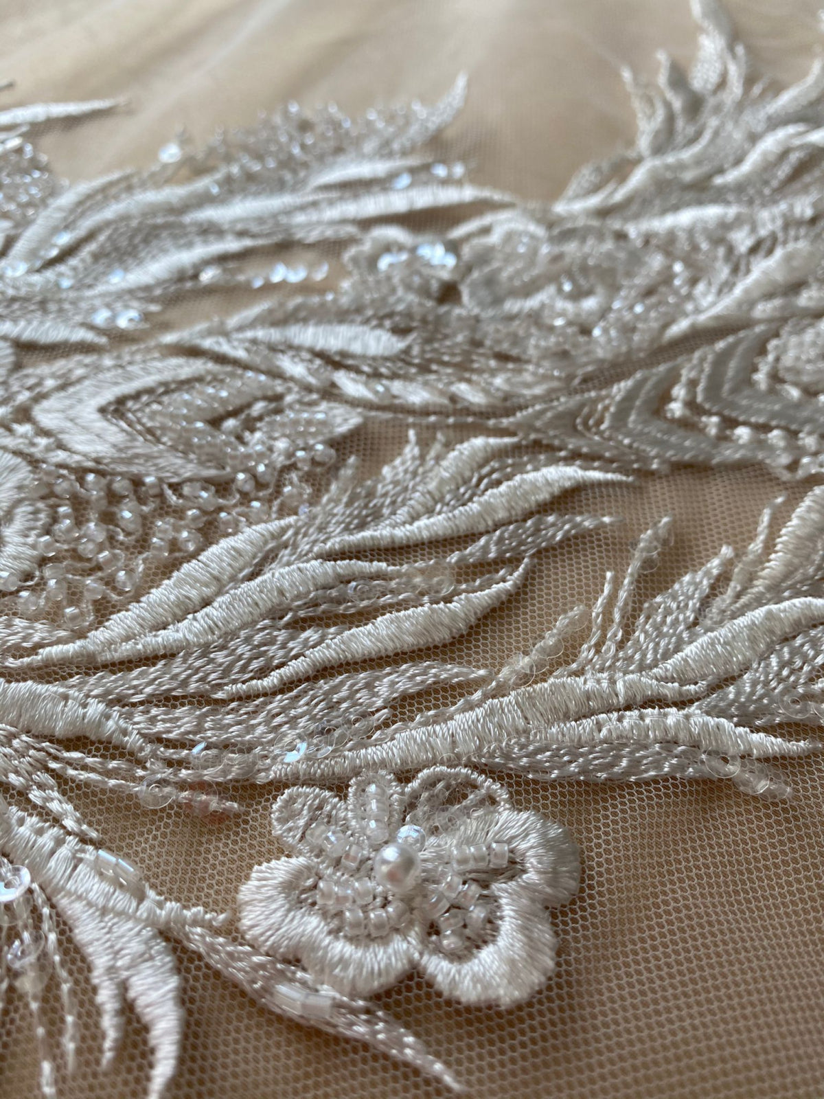 1.7 m Lace with Flower and Leaf Pattern Lace, Sided Pearls and Sequins