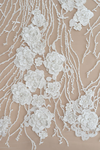 Dantela cu Model Floral, cu Flori 3D, Perle Sidefate si Paiete