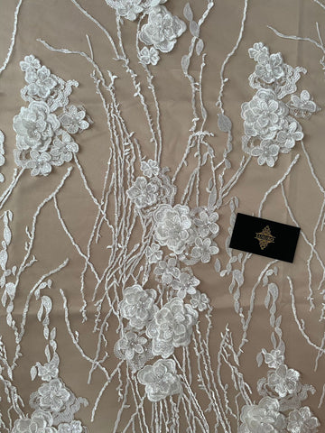 Dantela cu Model Floral, cu Flori 3D, Perle Sidefate si Paiete